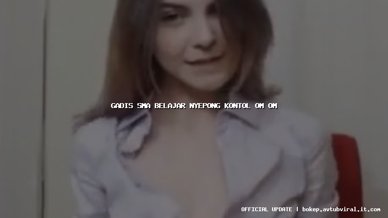 gadis sma belajar nyepong kontol om om