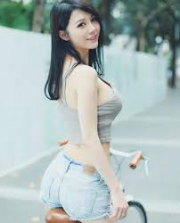 Video Iclik – Sensasi TikToker Panas dengan 10 Ribu Pengikut